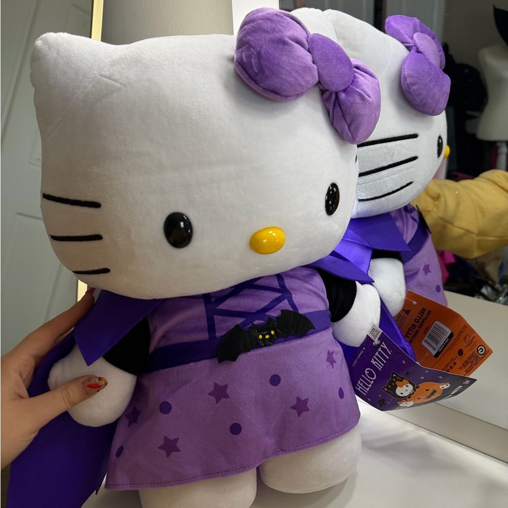 Hello Kitty Halloween Greeter